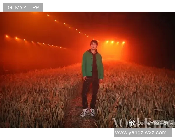 詹娜与足球明星亲密合影展现运动与时尚的完美结合