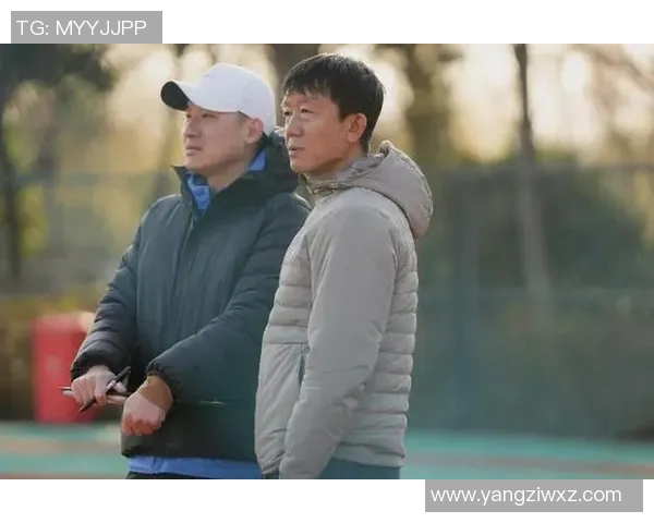 足球明星黄勇的生平成就与精彩瞬间全景介绍